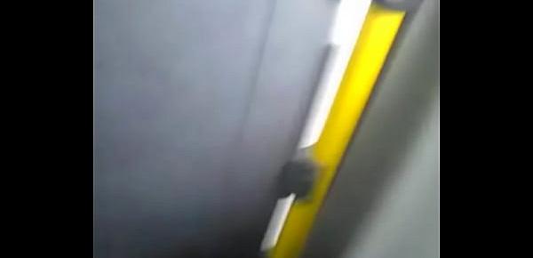  enseñando mi pene en transporte público